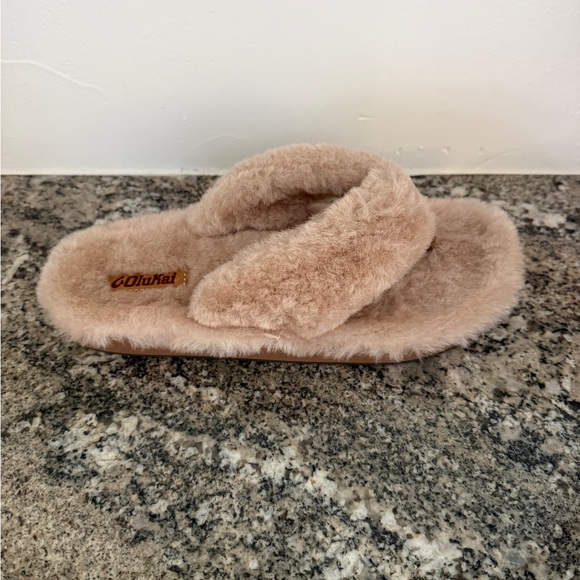 Olukai Women's Tan Fuzzy Slippers, NWT, KIPE’A HEU, size 9 - Picture 3 of 9